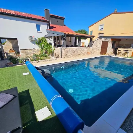 بيت للعطل Pool House Near