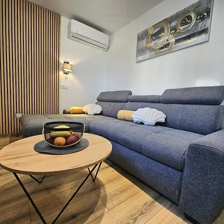 בית נופש Pool House Near
