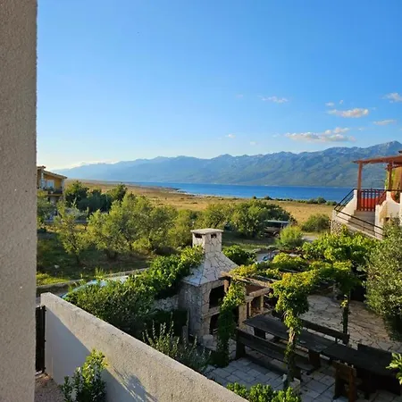 Pool House Near بيت للعطل *