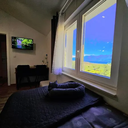 Pool House Near בית נופש *
