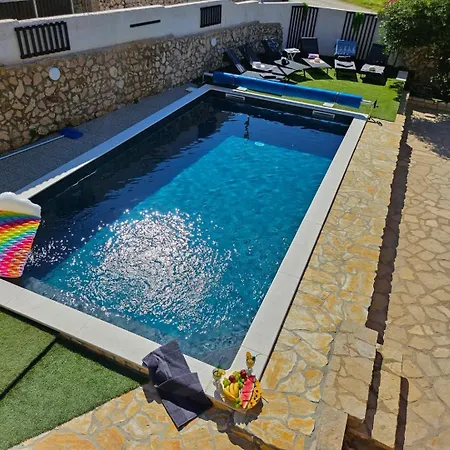 Pool House Near بيت للعطل *