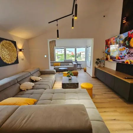 בית נופש Pool House Near Ražanac