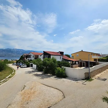 Pool House Near בית נופש *
