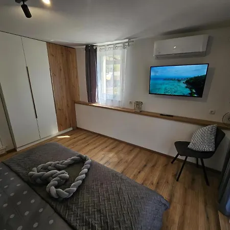 Pool House Near بيت للعطل *