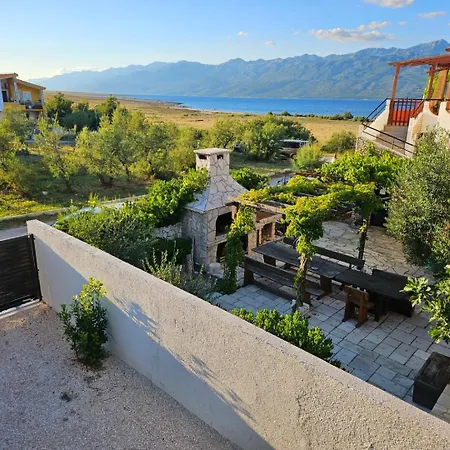 בית נופש Pool House Near Ražanac
