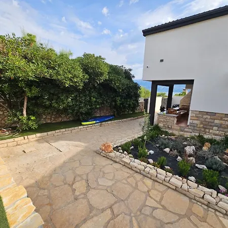 Ferienhaus Pool House Near Ražanac